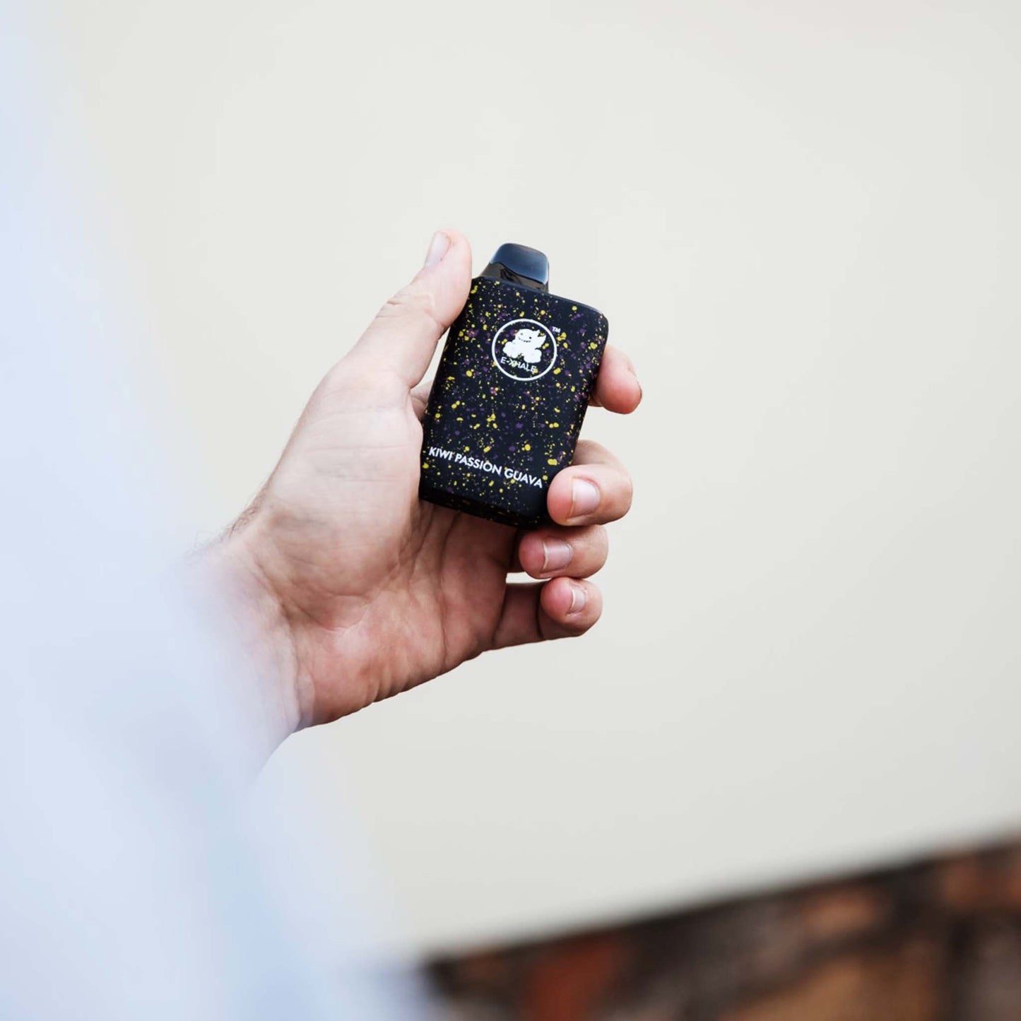 E-XHALE 10K Kiwi Passion Guava - 5%/50mg Strength - 10 000 Puff Rechargeable Disposable Vape LED Screen